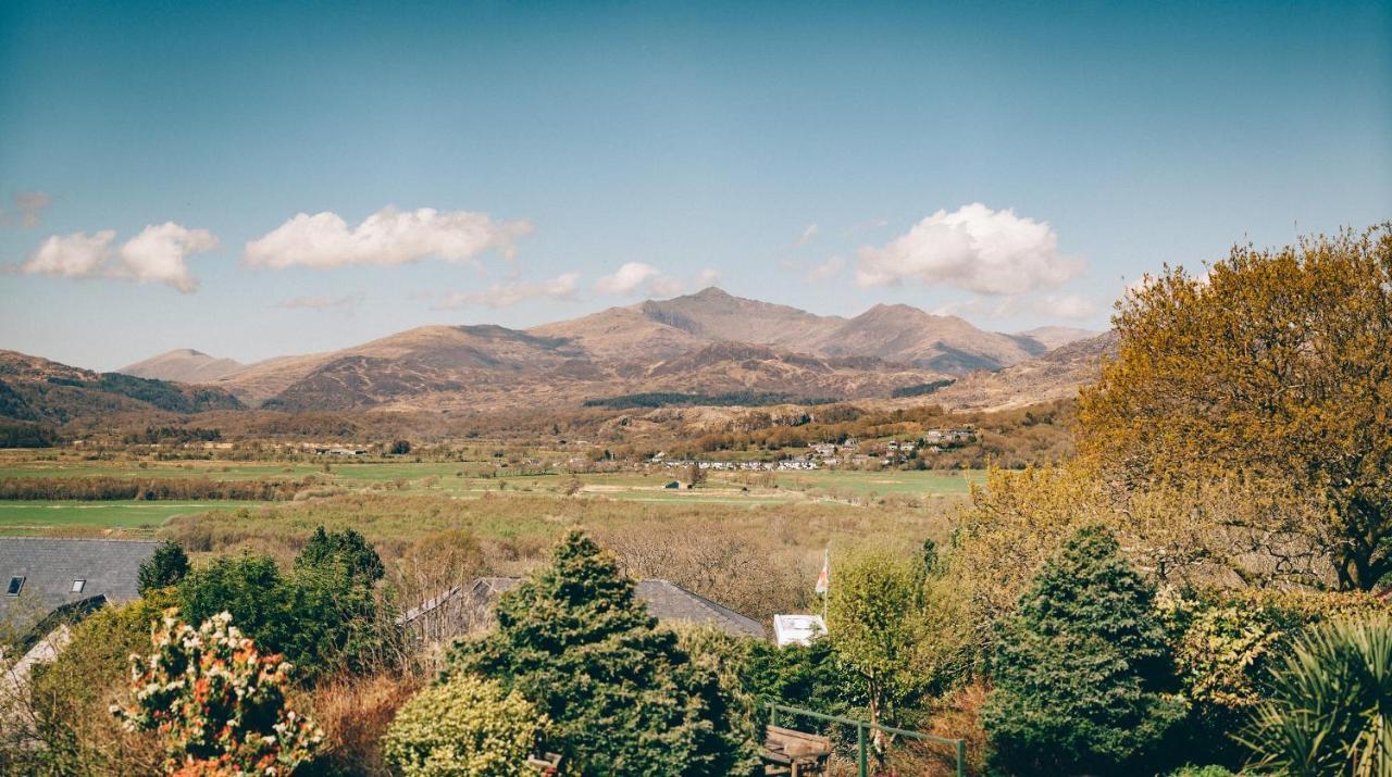 Ferlas Bed&Breakfast Penrhyndeudreath Exterior foto